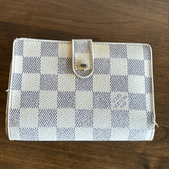Louis Vuitton Damier Azure Kisslock Wallet - Picture 1 of 7